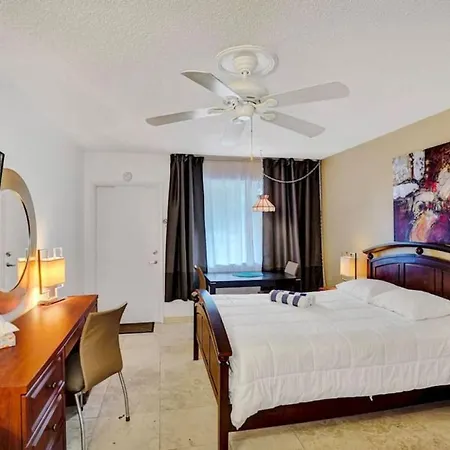 Waves Beach Town Cozy Studio Apartment